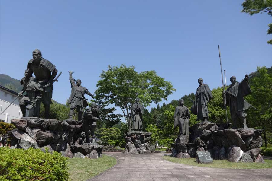 六志士群像