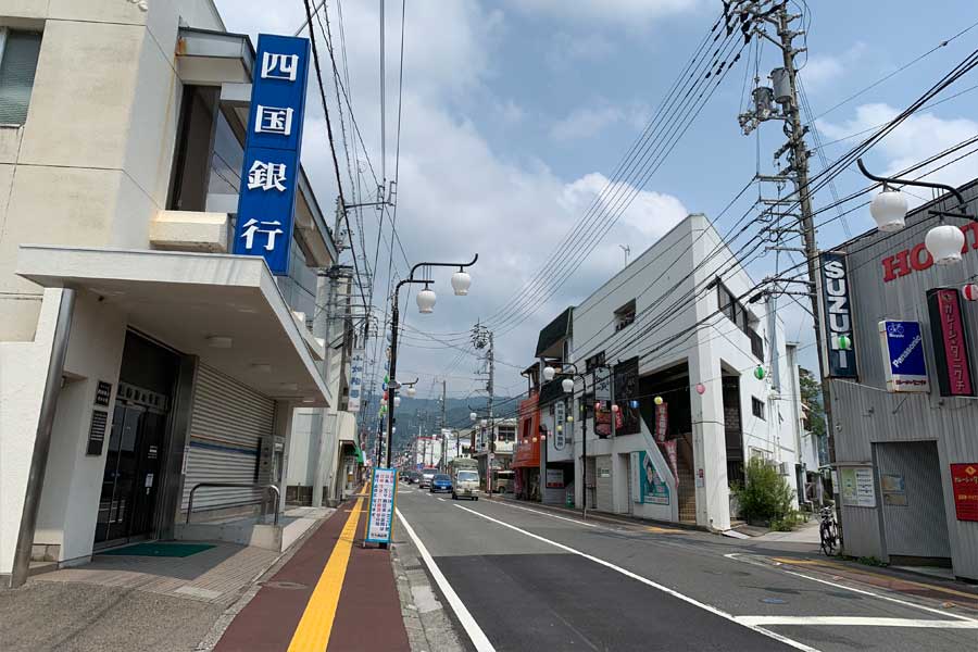 万々競演場