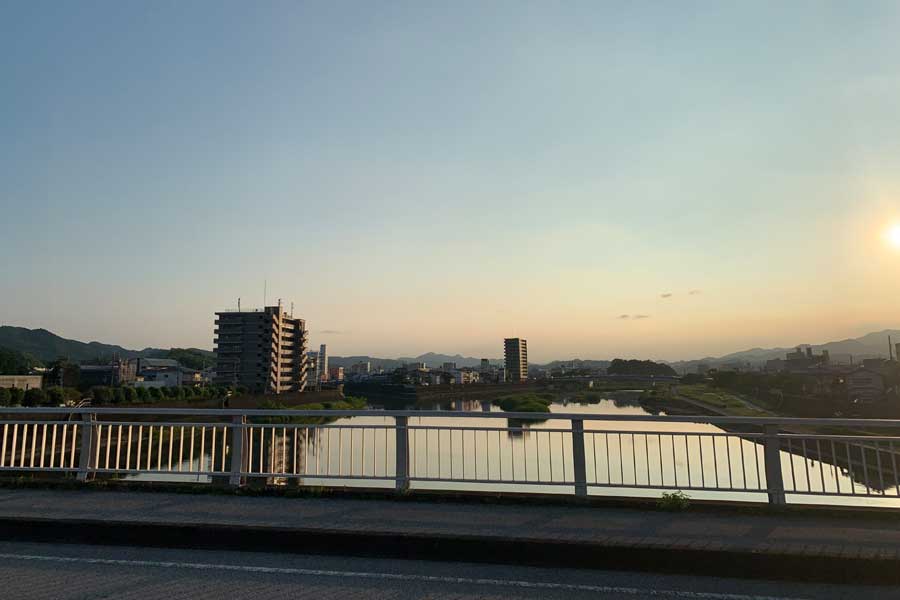 鏡川