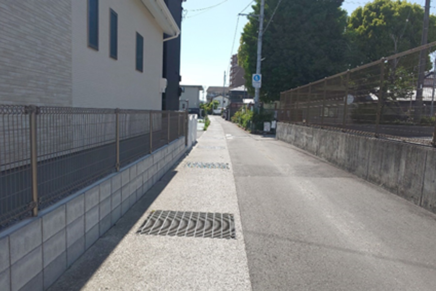 旭町電車通り南側には住宅地が広がる