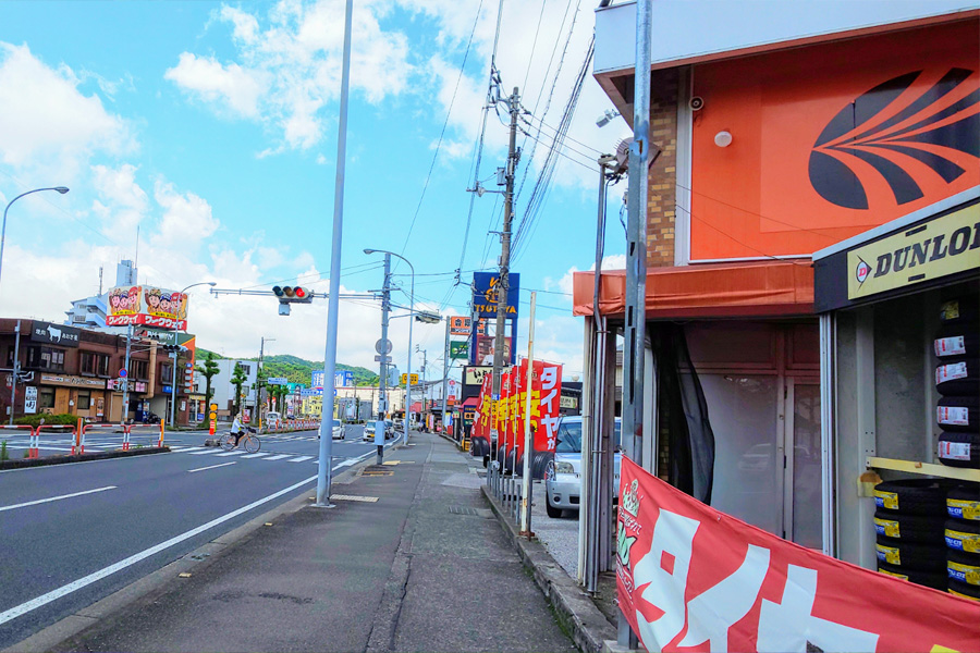 オートバックス高知西店とTSUTAYA朝倉店