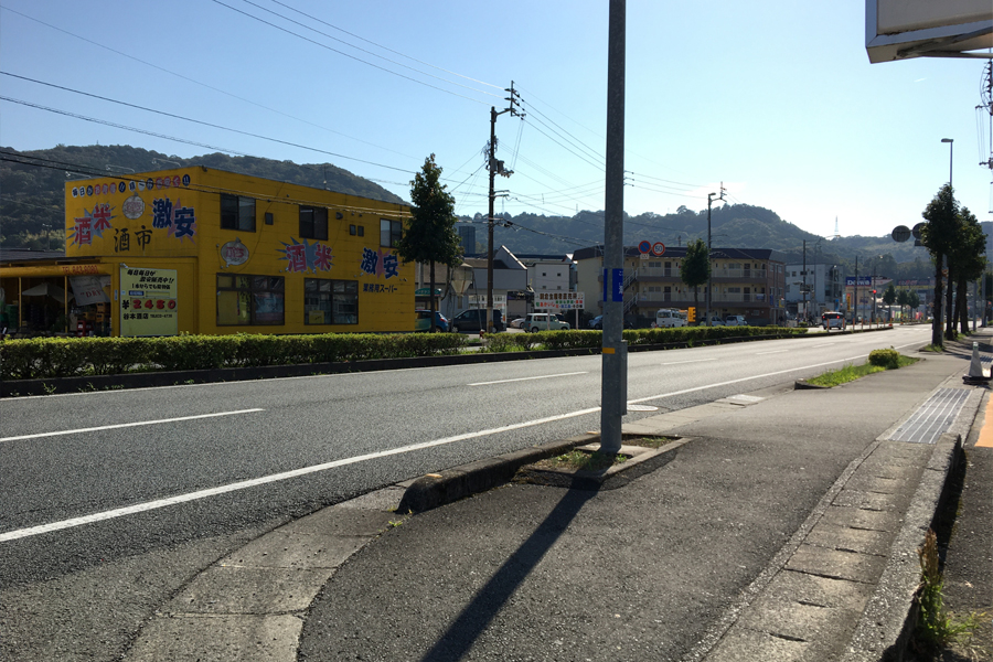 槇山町の土佐道路側